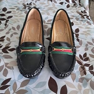 Via Pinky Collection Women's Shoe Size 6 Black Round Toe Closed.